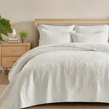 100% Cotton Paisley Quilt Set, Bright White