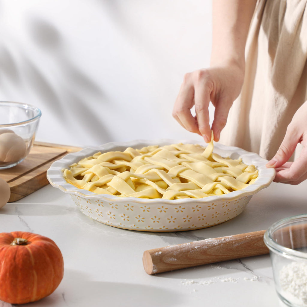 Ceramic Pie Pan, 9 Inch Pie Dish Embossed Quiche Baking Dish