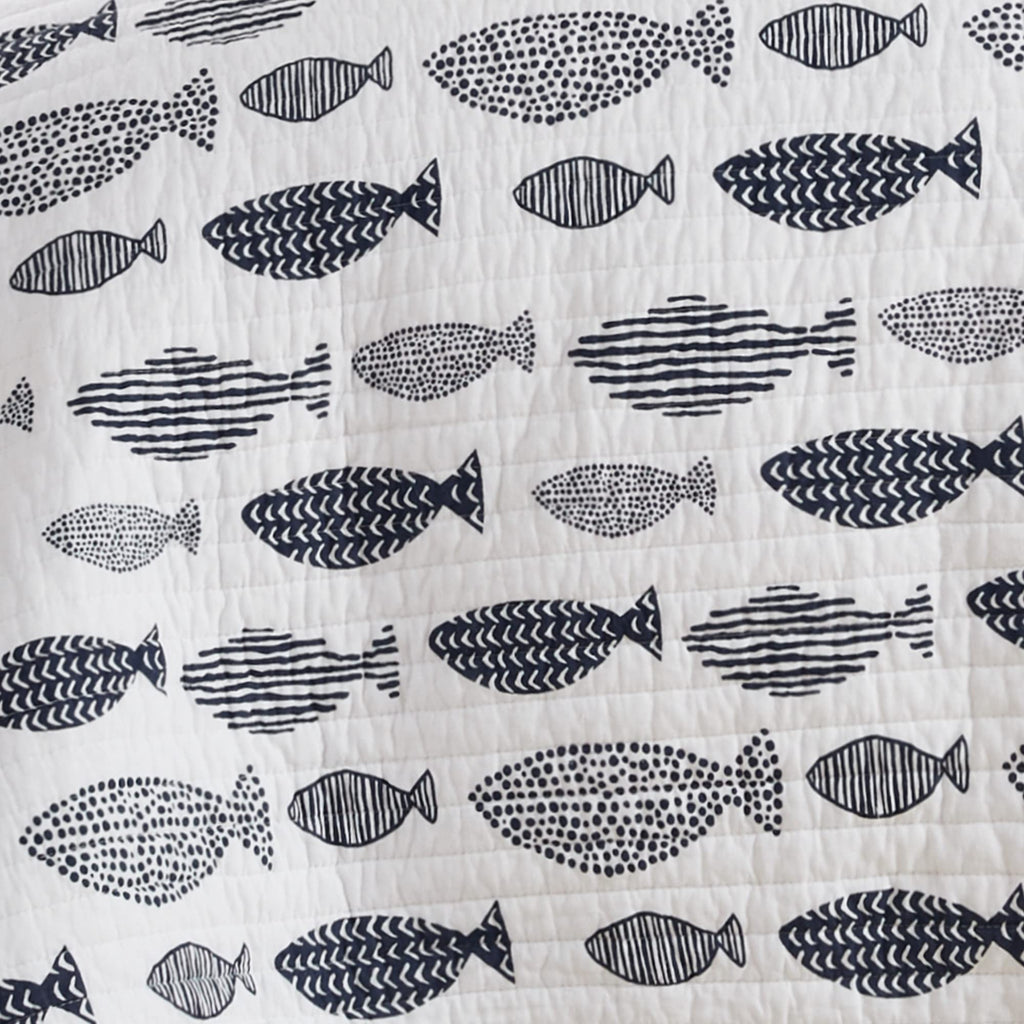 Bakio Quilt Set - Quilt + Two Standard Pillow Shams - Contemporary Coastal in Navy and White - Quilt