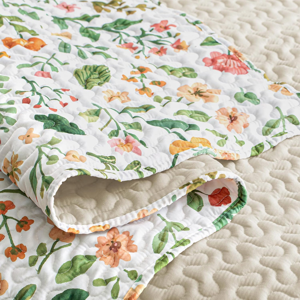 Floral Quilts Queen, White Queen Quilt Bedding Set with Chic Vintage Botanical Pattern, Reversible Lightweight Spring