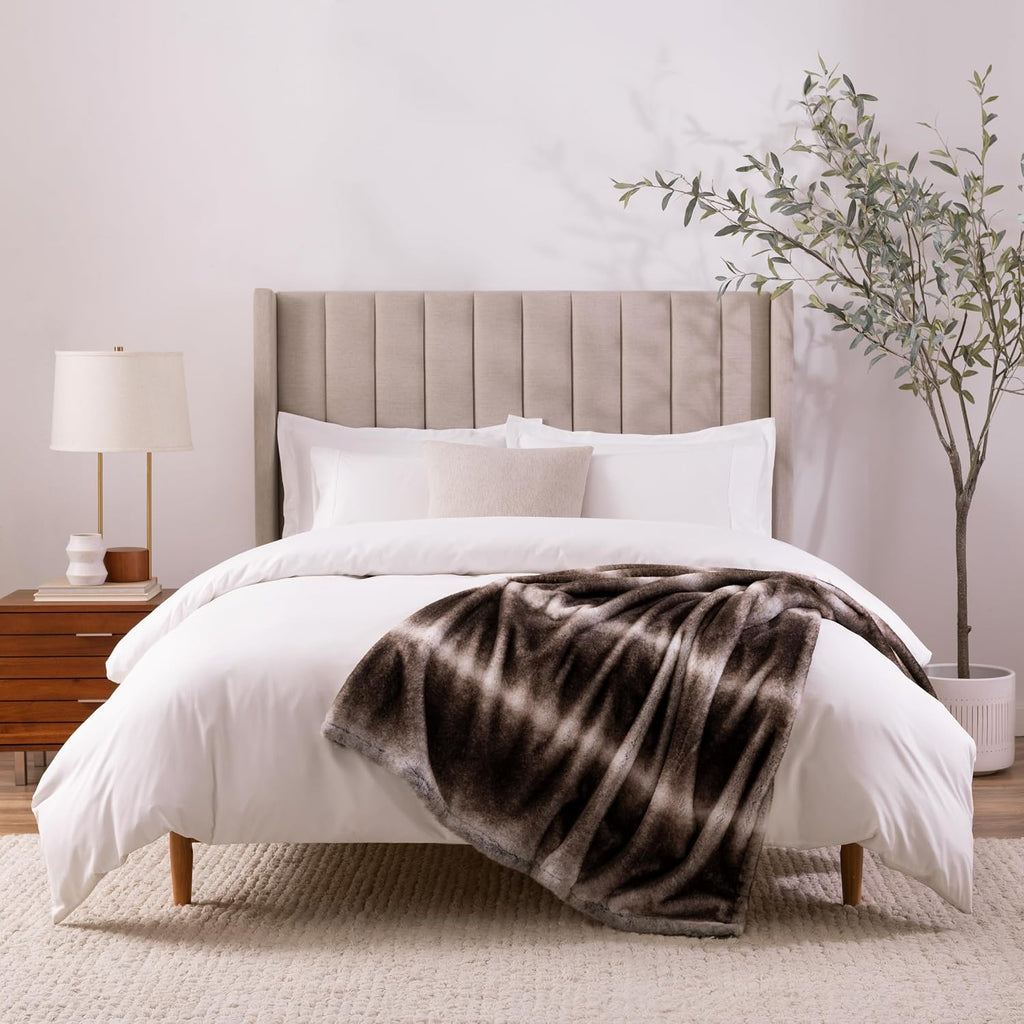 Luxury Faux Fur Blanket - Ultra Soft, Plush & Fuzzy Throw in Giftable Box, Real Fox Furry Texture, All Season