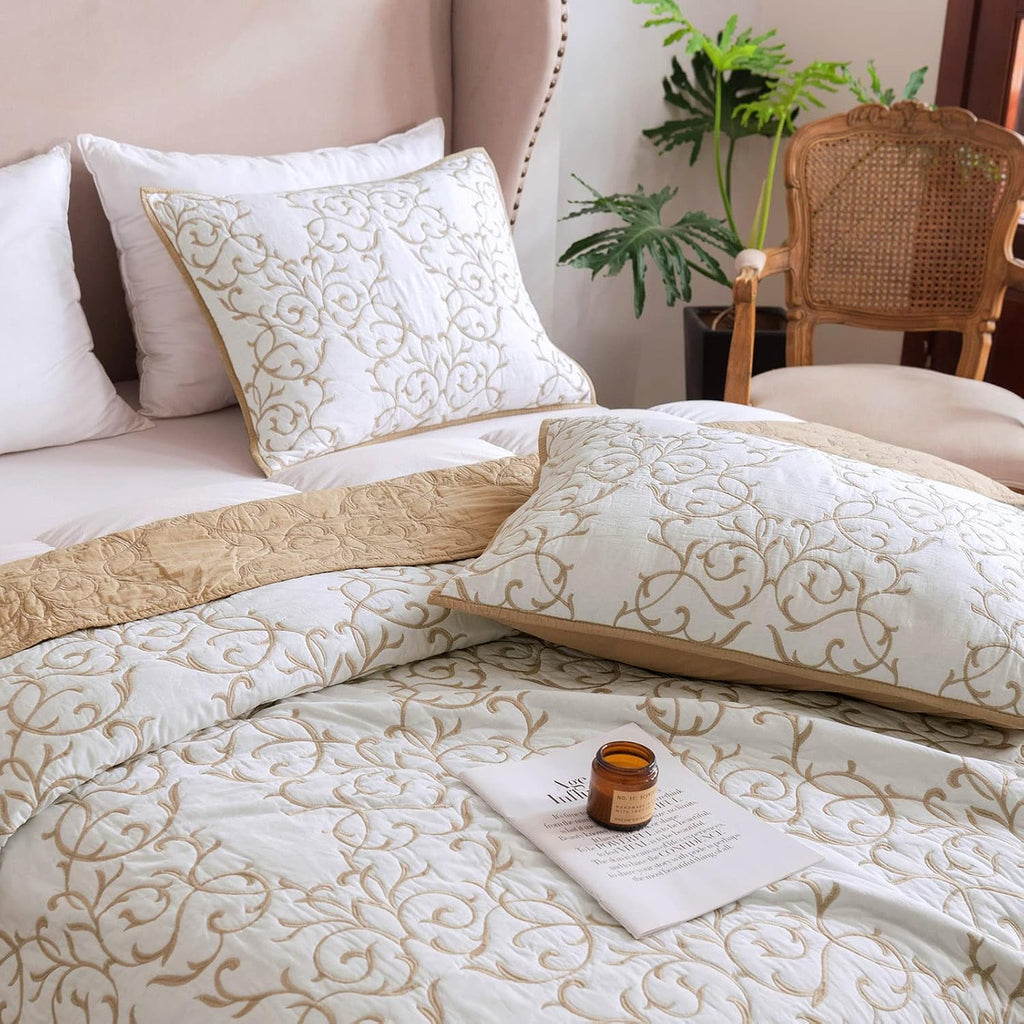 King Quilt Set 3-Piece, Cotton Blend Reversible Bedspread, Elegant Beige Embroidery Pattern Coverlet with 2
