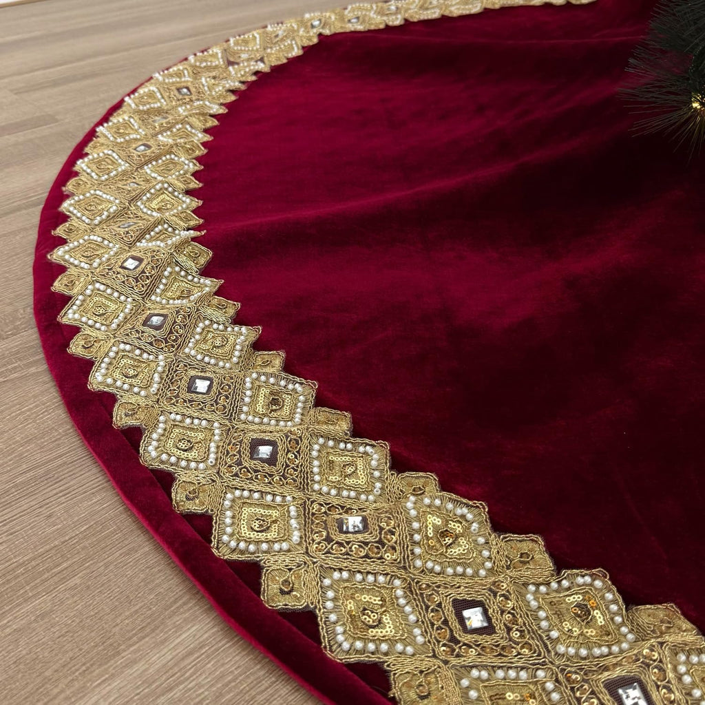 60-Inch Venetian Gilded Velvet Christmas Tree Skirt with Gold Embellished Border, Foam-Padded, Button Closure