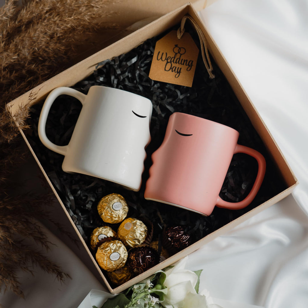 Kissing Couple Mug Set, Wedding present for Couples, Engagement Gift, Valentines Day, Cute Matching Couple Coffee