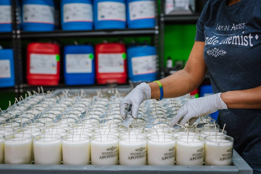 Premium Scented 100% Soy Candle - White Tea + Fig - 11 oz. net. wt. Glass Jar - Long Lasting 65+ Hour Burn Time