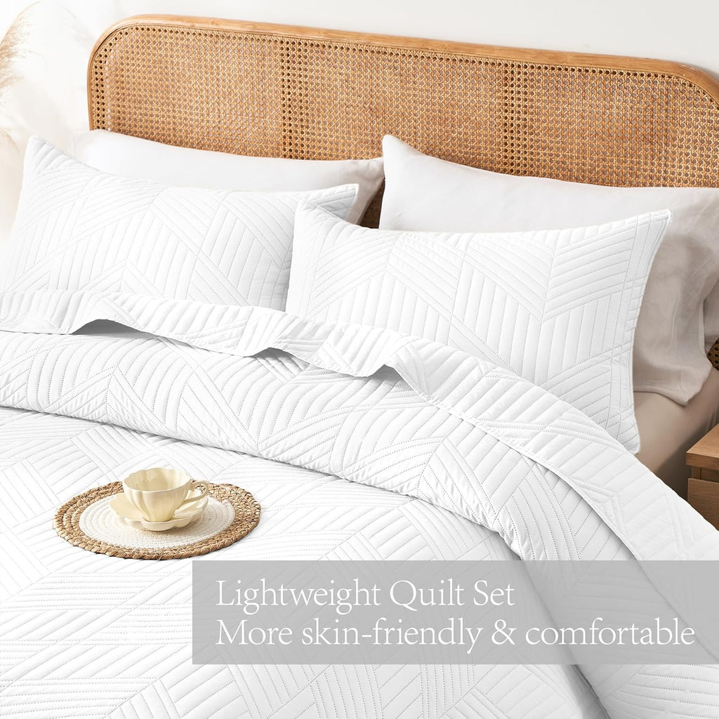 Queen Quilt Bedding Set,White Ultrasonic Full/Queen Quilt Set Reversible Microfiber Bedspread,Lightweight Soft Modern