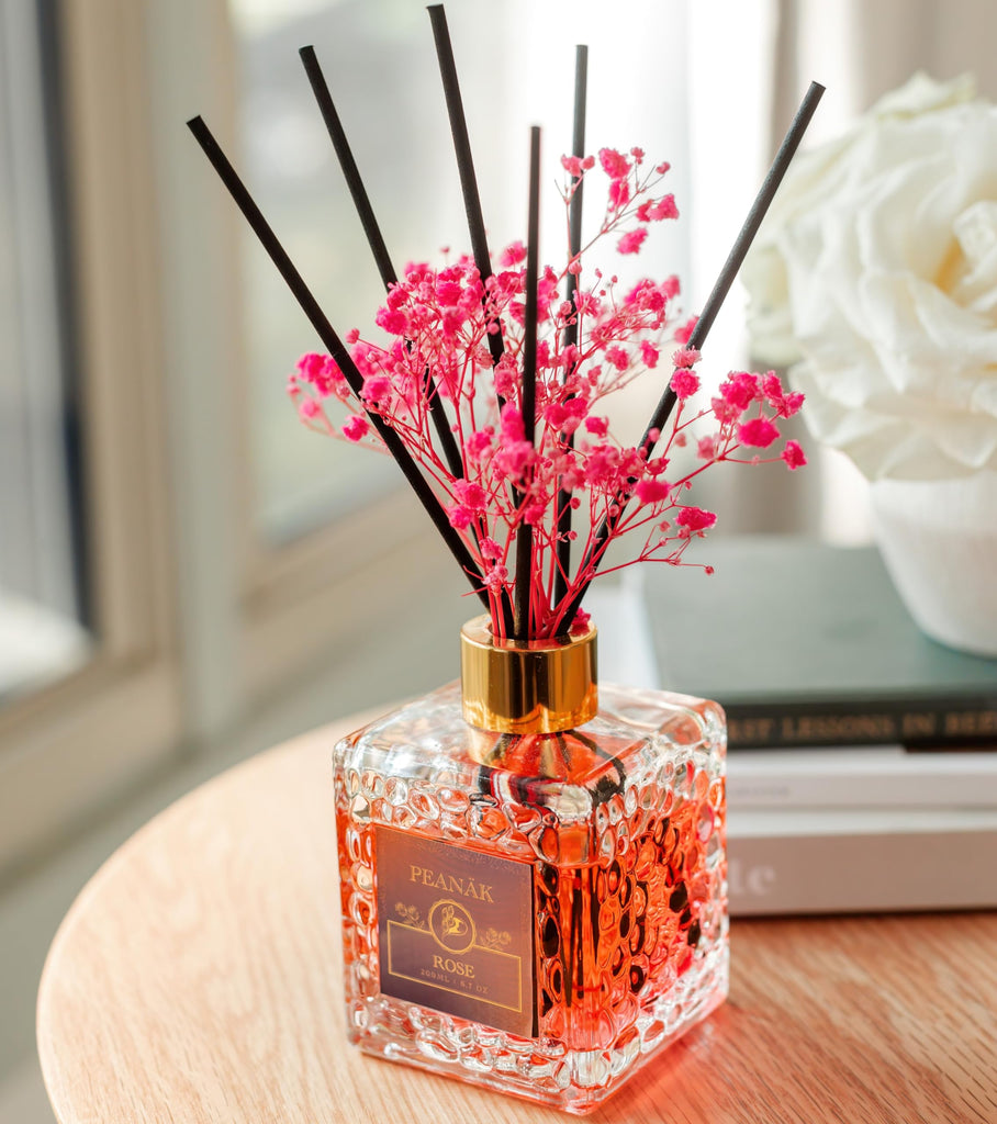 PEANÄK Reed Diffuser Set - Sandalwood Rose Fragrance 6.7oz (200 ml) - Real Preserved Flowers & 8 Reed Sticks Shelf
