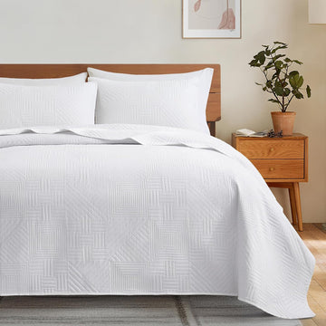 White Quilt King with Pillow Shams, Summer Soft Geometric Pattern Bedspread, 3 Pieces Lightweight Coverlet Bedding
