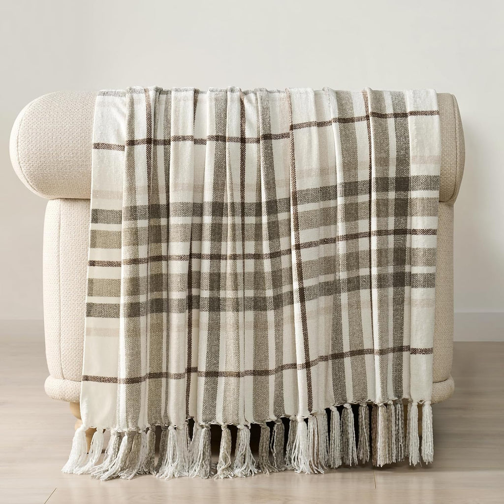Plaid Chenille Throw Blanket, Super Soft Cozy Decorative Farmhouse Plaid Throw with Tassels, Lightweight Chenille