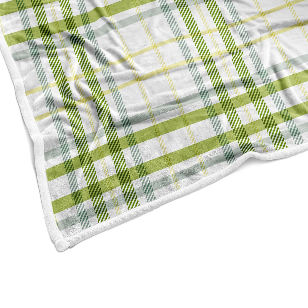 Buffalo Plaid Check Throw Blanket, Plaid Pattern Pastel Light St Patrick Theme Green Checkered Gingham Cozy Bed Couch