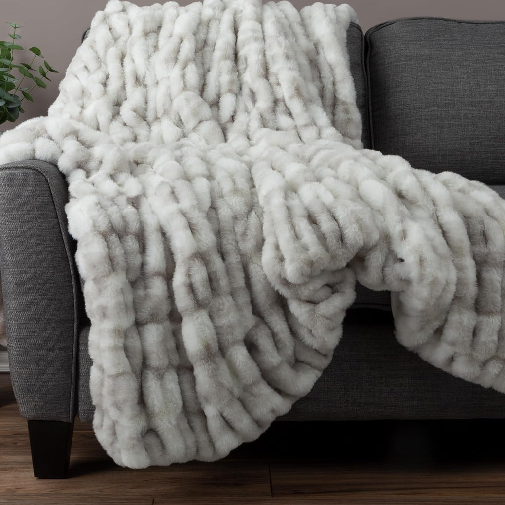 Oversized Ruched Faux Fur Blanket - 60x80-Inch Jacquard Faux Fur Queen-Size Throw for Sofas and Beds - Luxurious