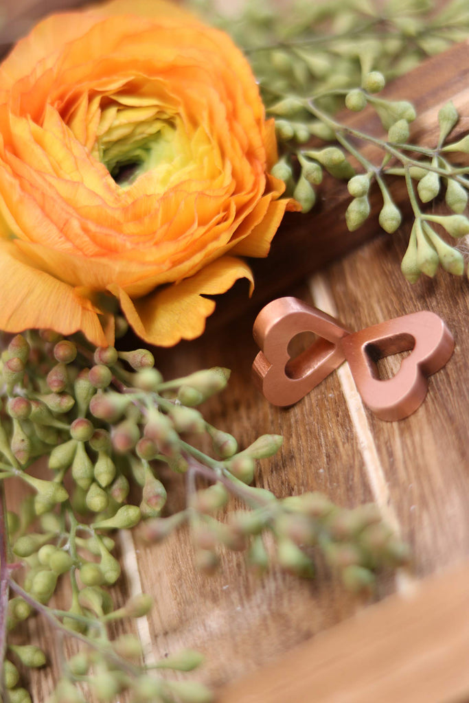 Flower Food Alternative for Fresh Cut Flowers. Copper Charm Keeps Flower Water Clean and Clear. Just Place it in the