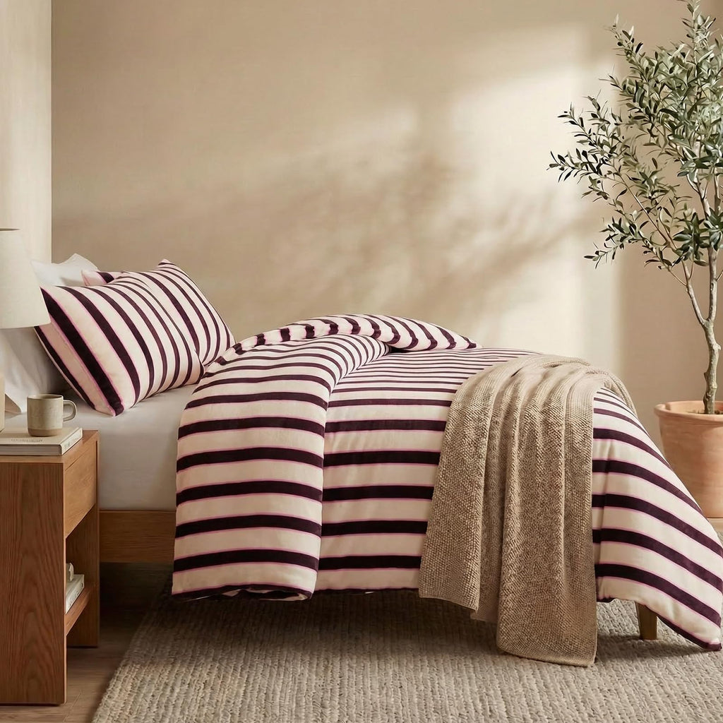 Striped Queen Comforter Set Velvety Fleece Comforter Set Modern Style Striped Beding with 2 Pillowcases Lightweight 3
