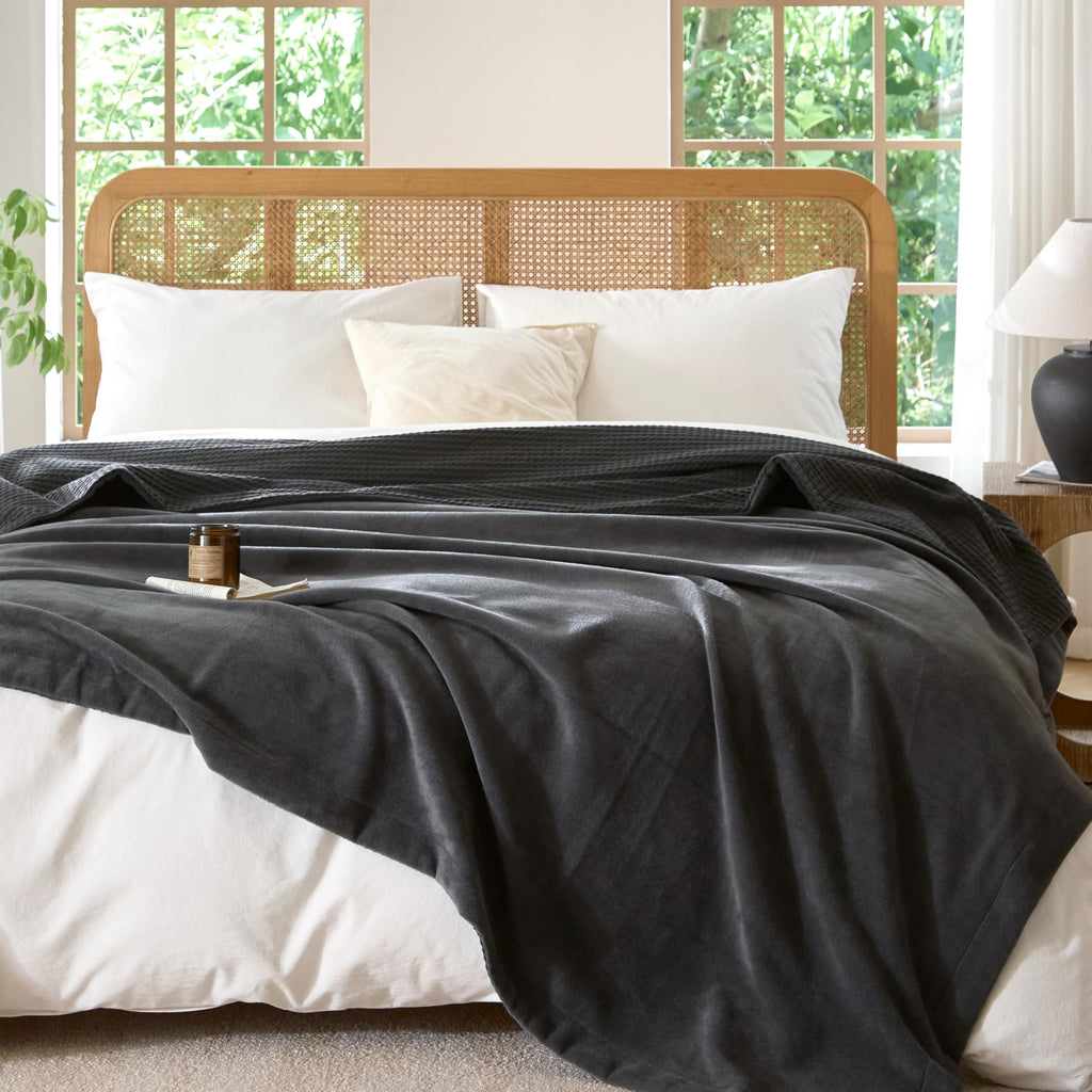 Cotton Waffle Blanket Queen Size - Plush Milk Velvet & Reversible Waffle Weave, Anti-Static 500Gsm Design, Thick Cozy