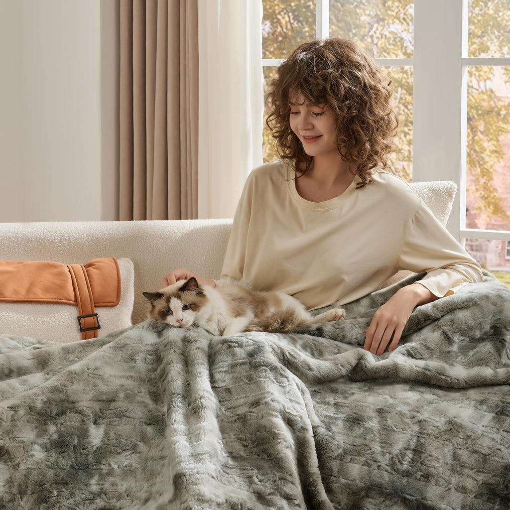 Grey Faux Fur Blanket King Size for Bed, 3D Marble Texture Soft Cozy Fuzzy Plush Thick Warm Blanket, Luxury Christmas