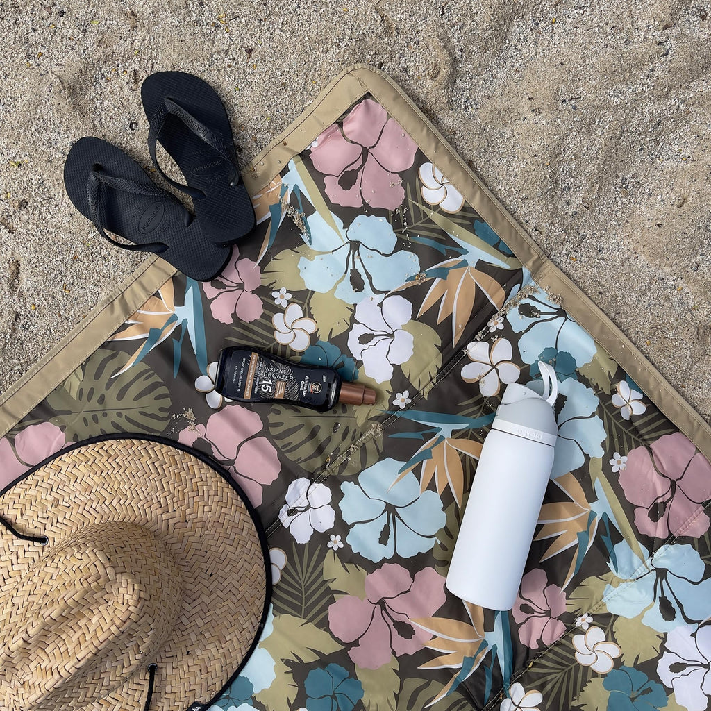 5'x7' Outdoor Family Picnic & Beach Blanket | Durable & Water-Resistant Fabric | Compact Fold & Easily Wipes Clean