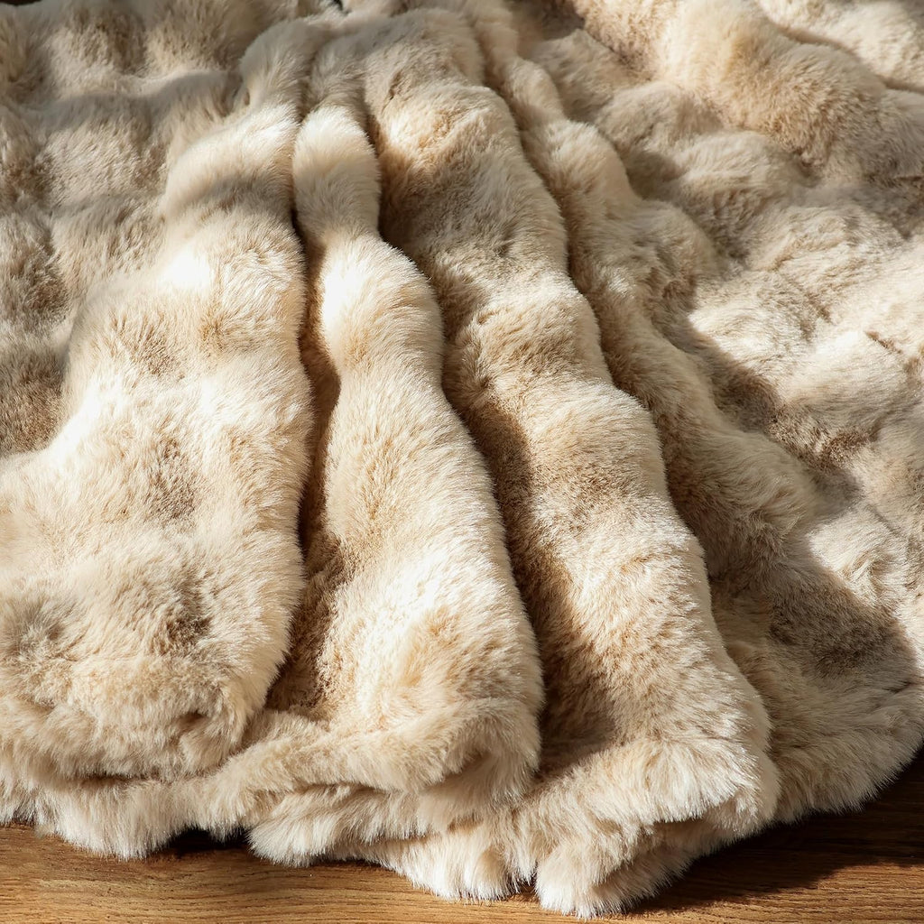 Christmas Tree Skirt 60 Inch, Light Khaki Faux Fur Tree Skirt Puff Quilt Fluffy Tree Decorations, Soft Plush Tree