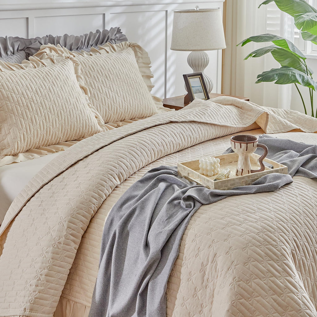 Ruffled Quilt Bedding Set 96 * 108 in - 3 Pieces Solid Shabby Chic Farmhouse Ruffles Rustic Coverlet