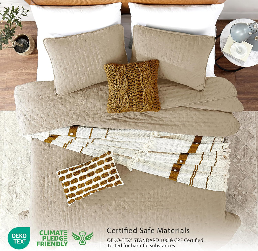 Cloud Oversized King Quilt Sets with Pillow Shams, Beige California Cal King Lightweight Soft Coverlet Bedspread, Tan