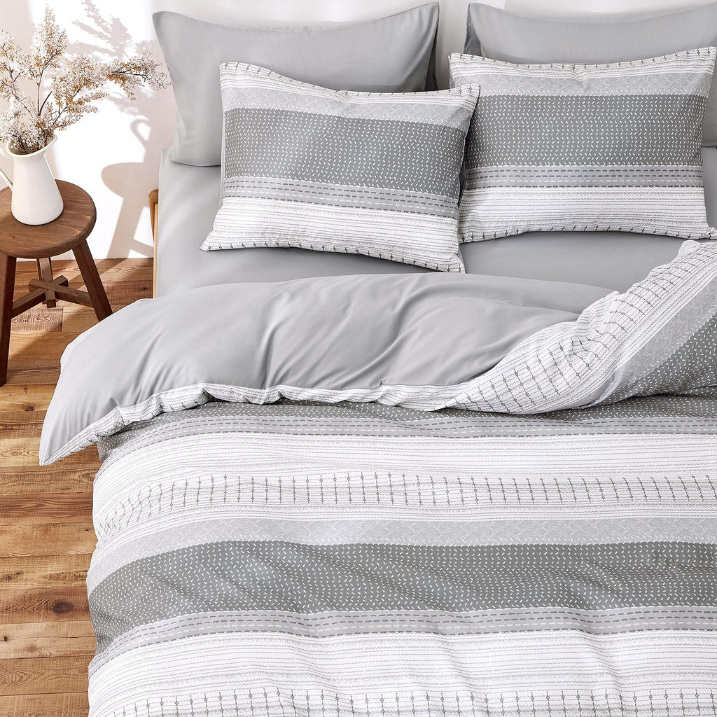 Striped Comforter Set, Farmhouse Boho Style with Rustic Textured Colorblock Stripe Pattern, Soft Lightweight Bedding