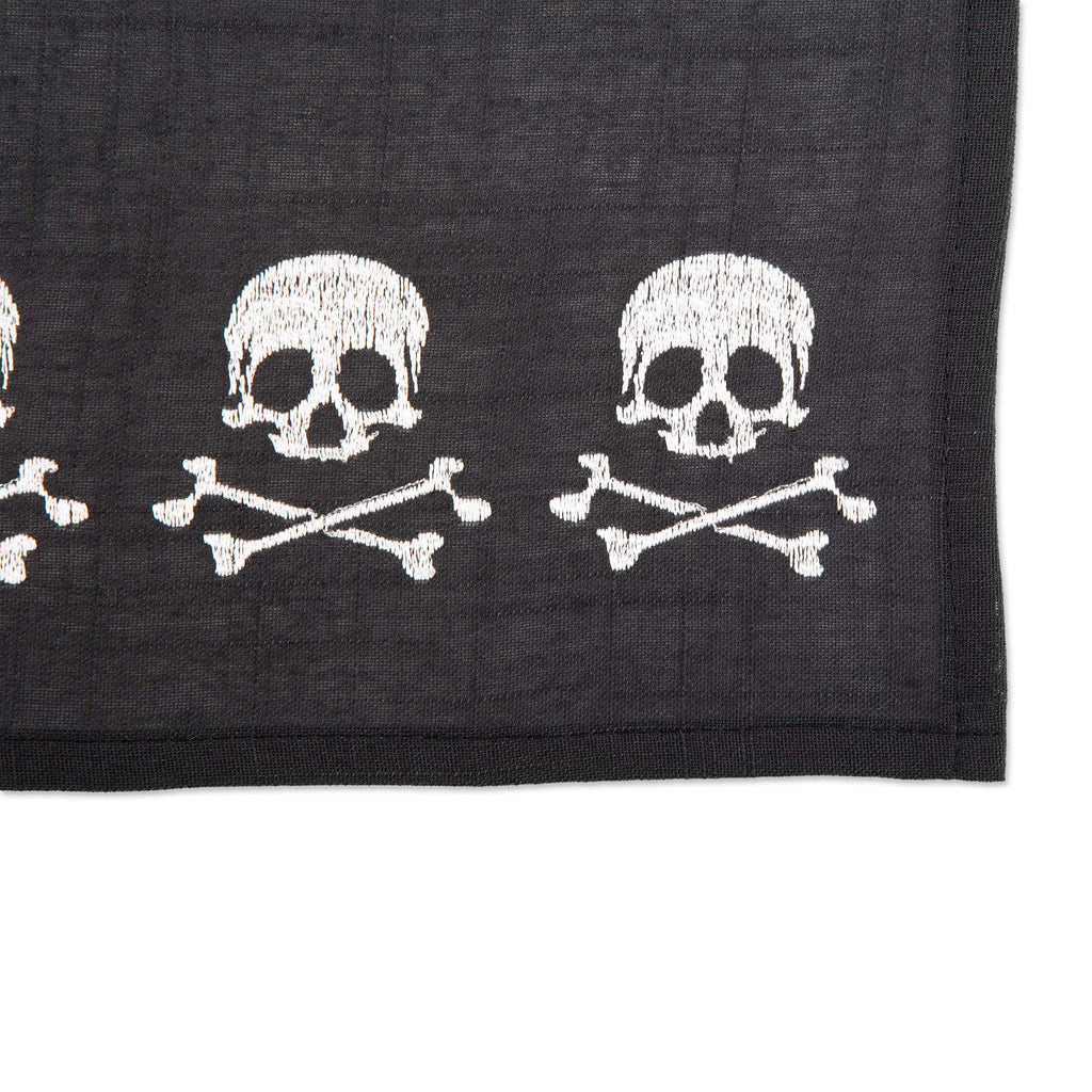 Halloween Party Tabletop Decor, Reusable & Machine Washable Cotton Fabric, Placemat Set, 13x19, Skull & Bones, 4 Piece
