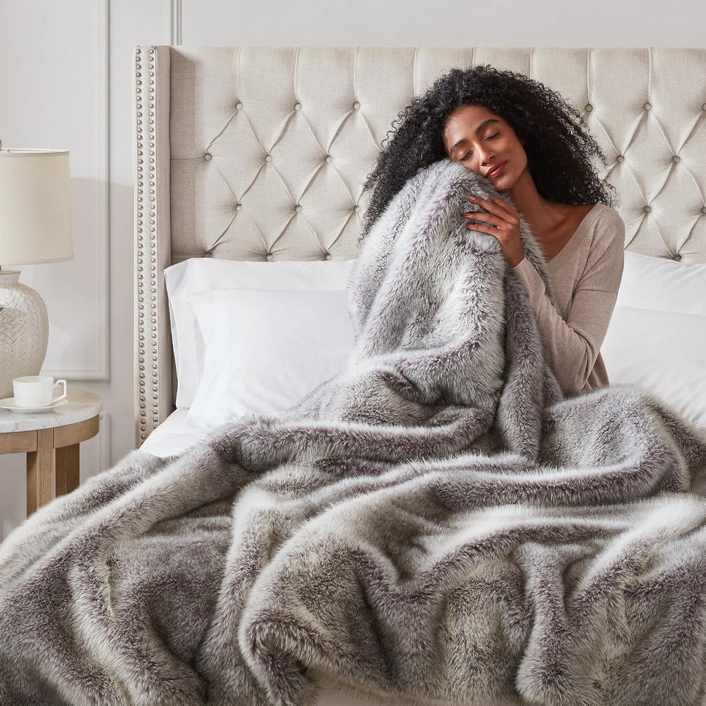 Soft Faux Fur Throw Blanket, Luxury Fluffy Grey Blankets for Couch Bed Decoration, Thick Heavy & Puzzy Throws