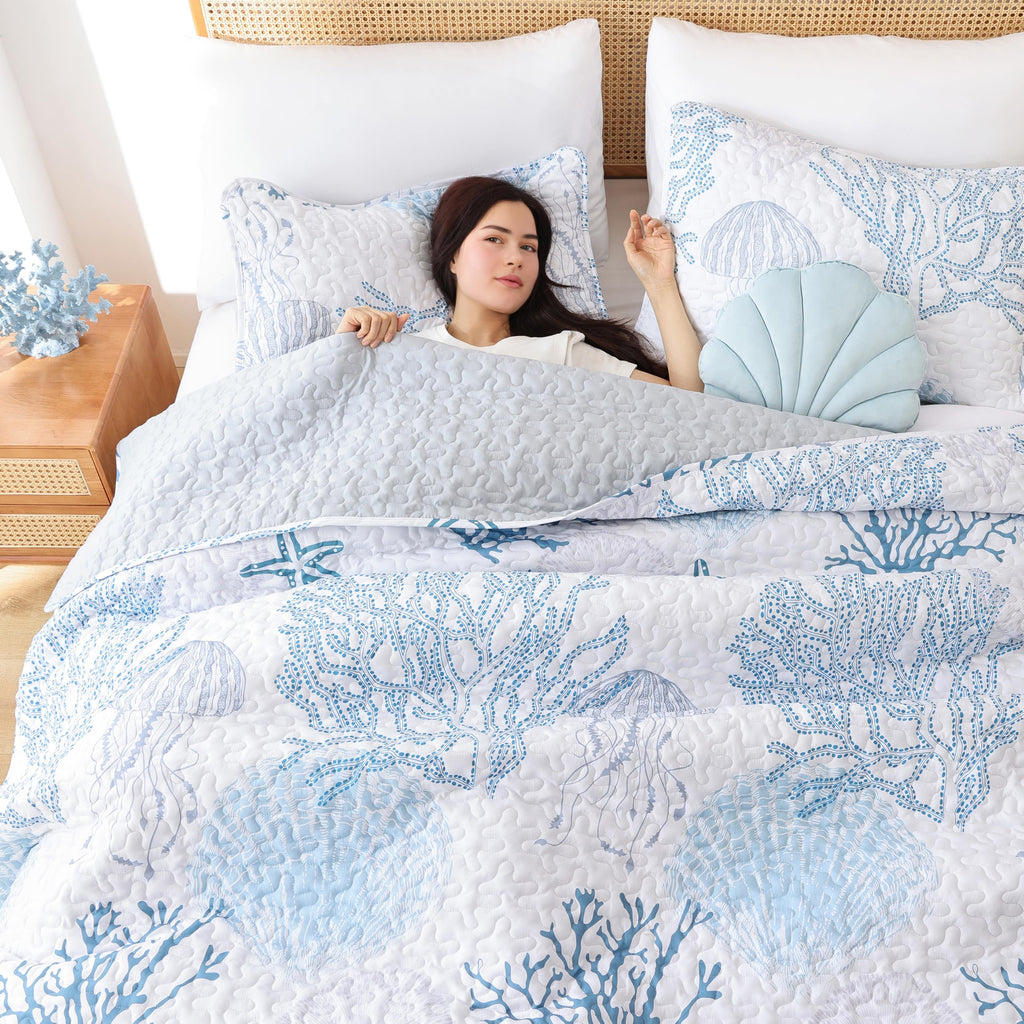 Coastal Quilt, Blue Coral Lightweight Summer Bedding