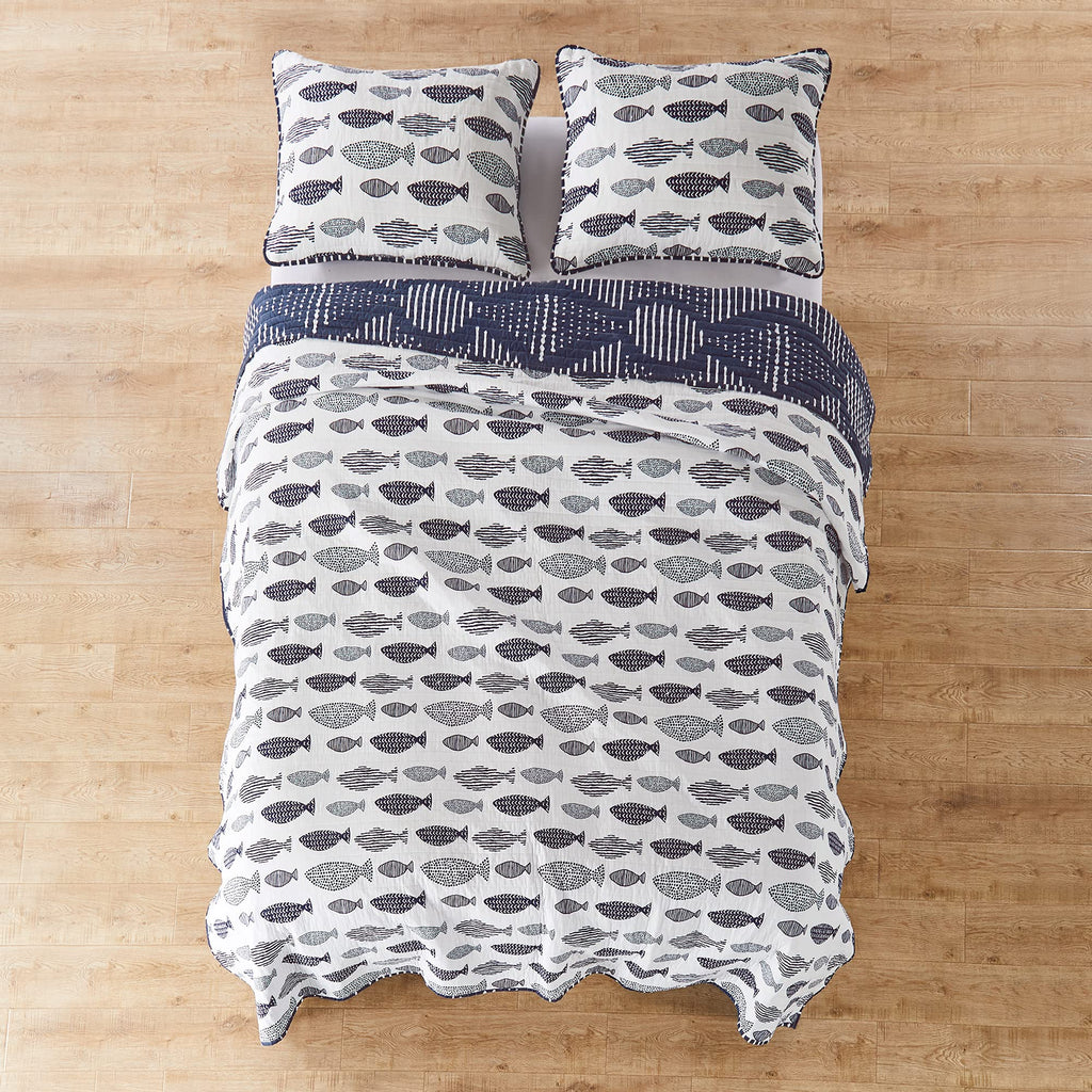 Bakio Quilt Set - Quilt + Two Standard Pillow Shams - Contemporary Coastal in Navy and White - Quilt