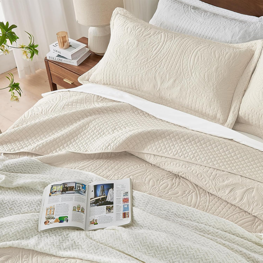 Oversized King Quilt Bedspread 132x 120, Extra Wide Alaska King Quilt, 3 Piece Soft Microfiber Lightweight Super King
