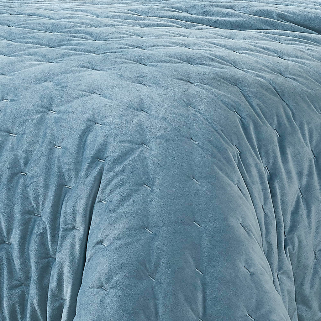 Quilt Set, 3-Piece Cozy Velvet Bedding with Matching Shams, Embroidered Stitch Design (Haven Blue - California