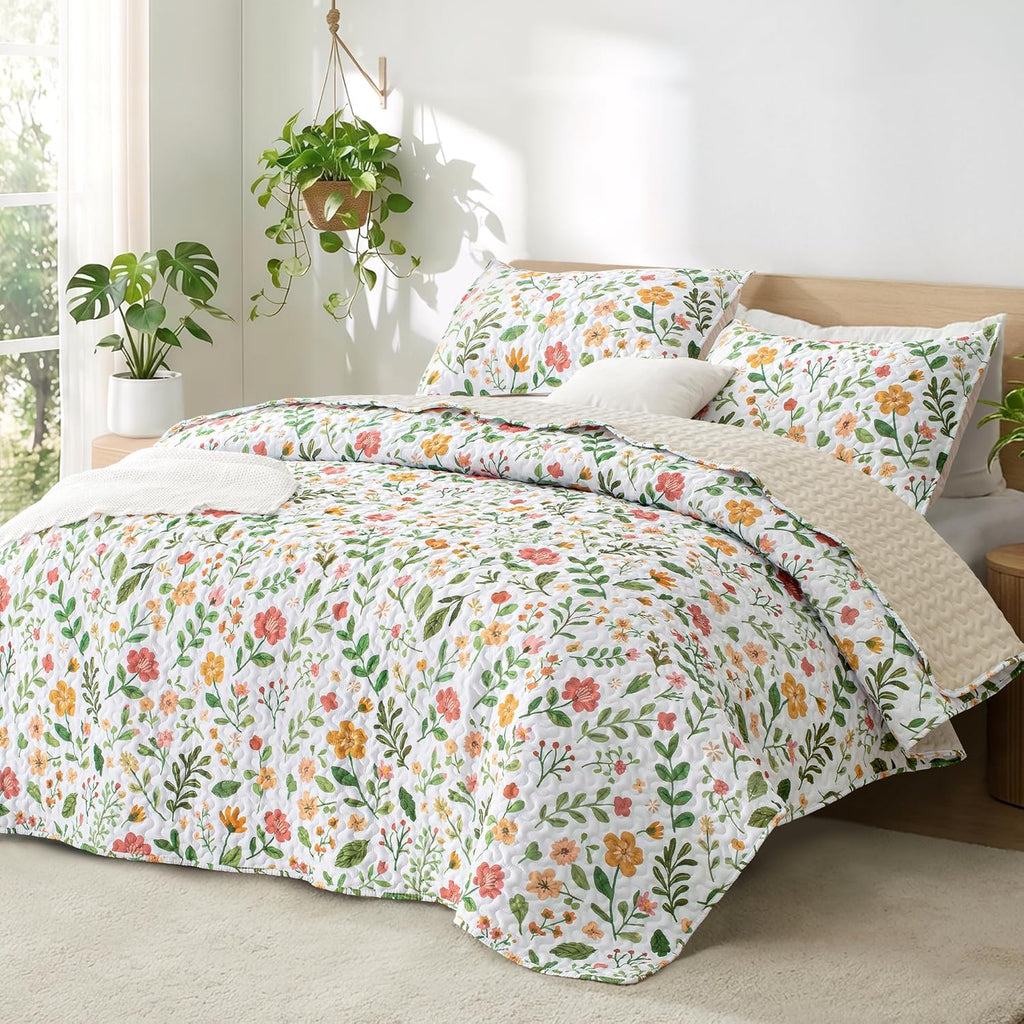 Floral California King Quilt Bedding Set, White Cal King Quilt with Spring Botanical Pattern, Reversible Lightweight