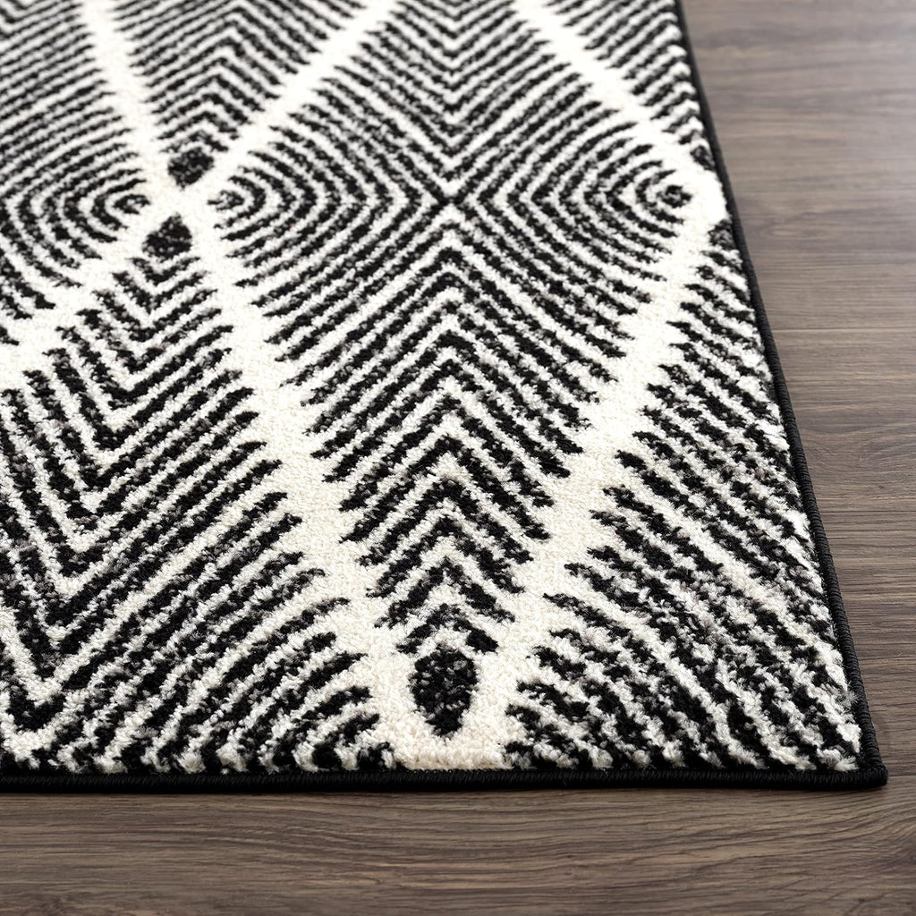 Nordic Collection Area Rug -Intricate Diamond Pattern in Black/Cream - 4'x6' - Easy to Clean - Durable for Kids &