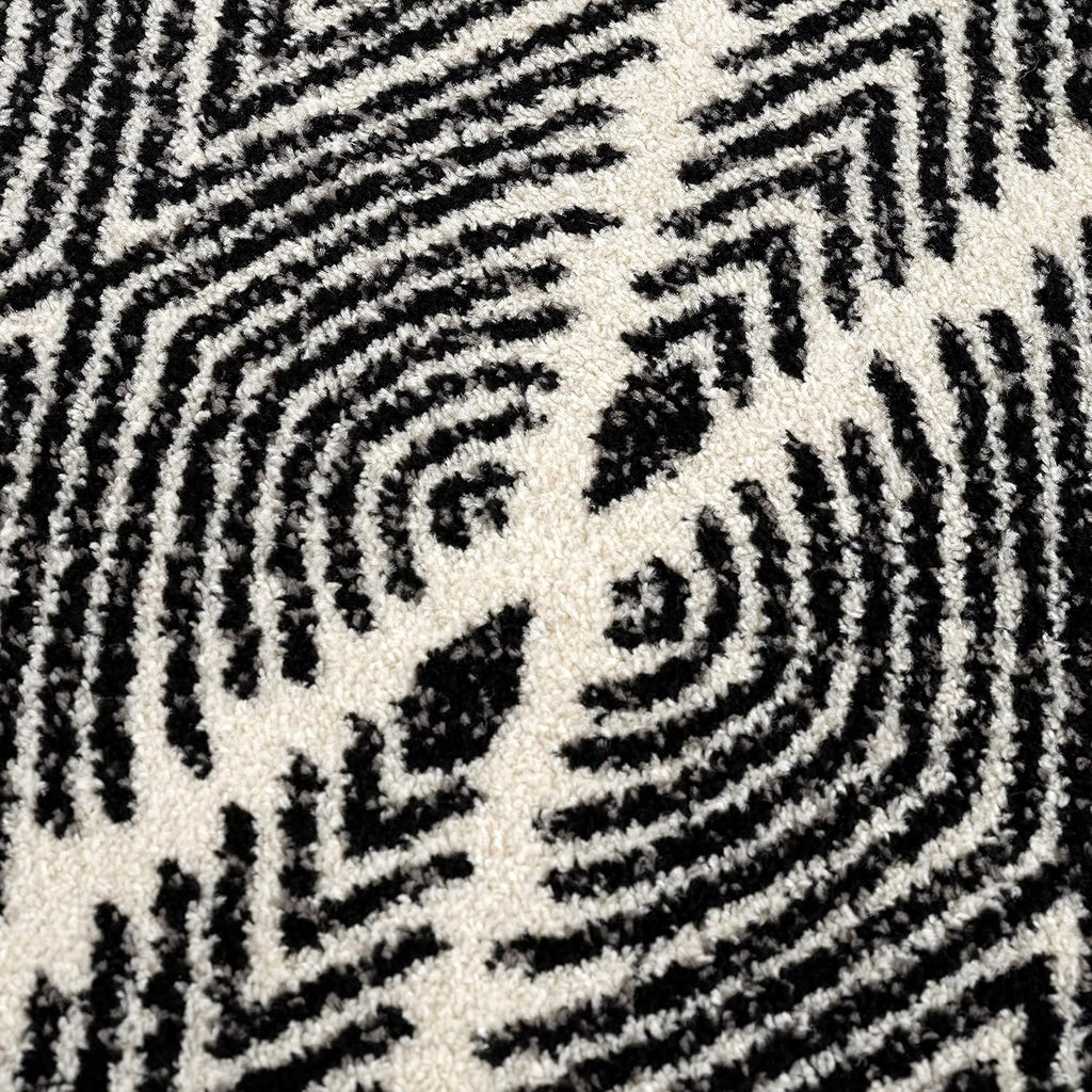 Nordic Collection Area Rug -Intricate Diamond Pattern in Black/Cream - 4'x6' - Easy to Clean - Durable for Kids &