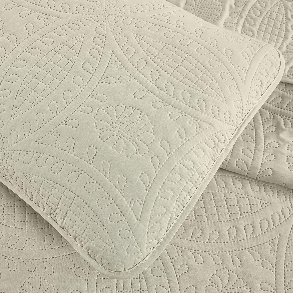 3-piece Oversized Bedspread Coverlet Set (King, Ivory)