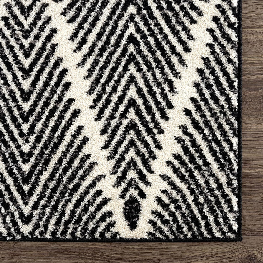 Nordic Collection Area Rug -Intricate Diamond Pattern in Black/Cream - 4'x6' - Easy to Clean - Durable for Kids &