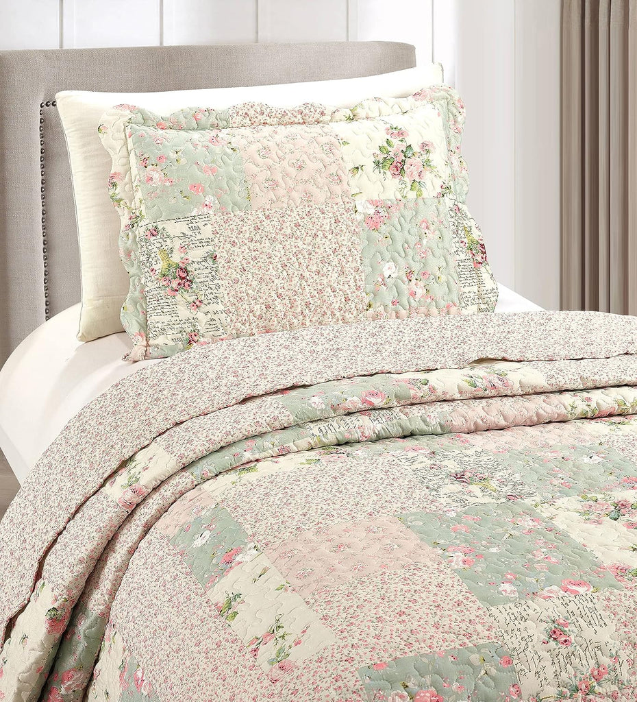 Rose and Sage Quilt Set, 3-Piece Bedding Sets, Traditional Patchwork Design, Washable and Reversible Bedspread, Soft