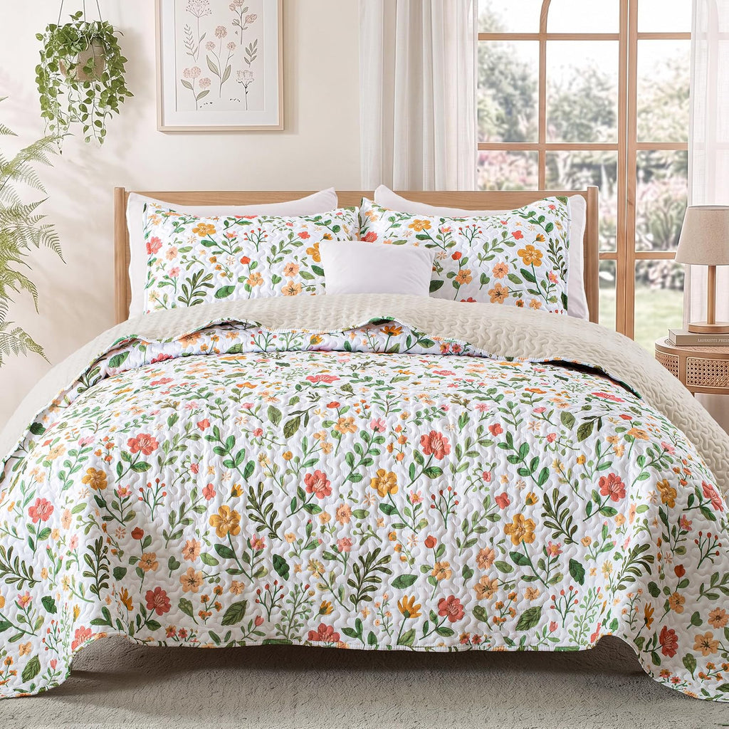 Floral California King Quilt Bedding Set, White Cal King Quilt with Spring Botanical Pattern, Reversible Lightweight